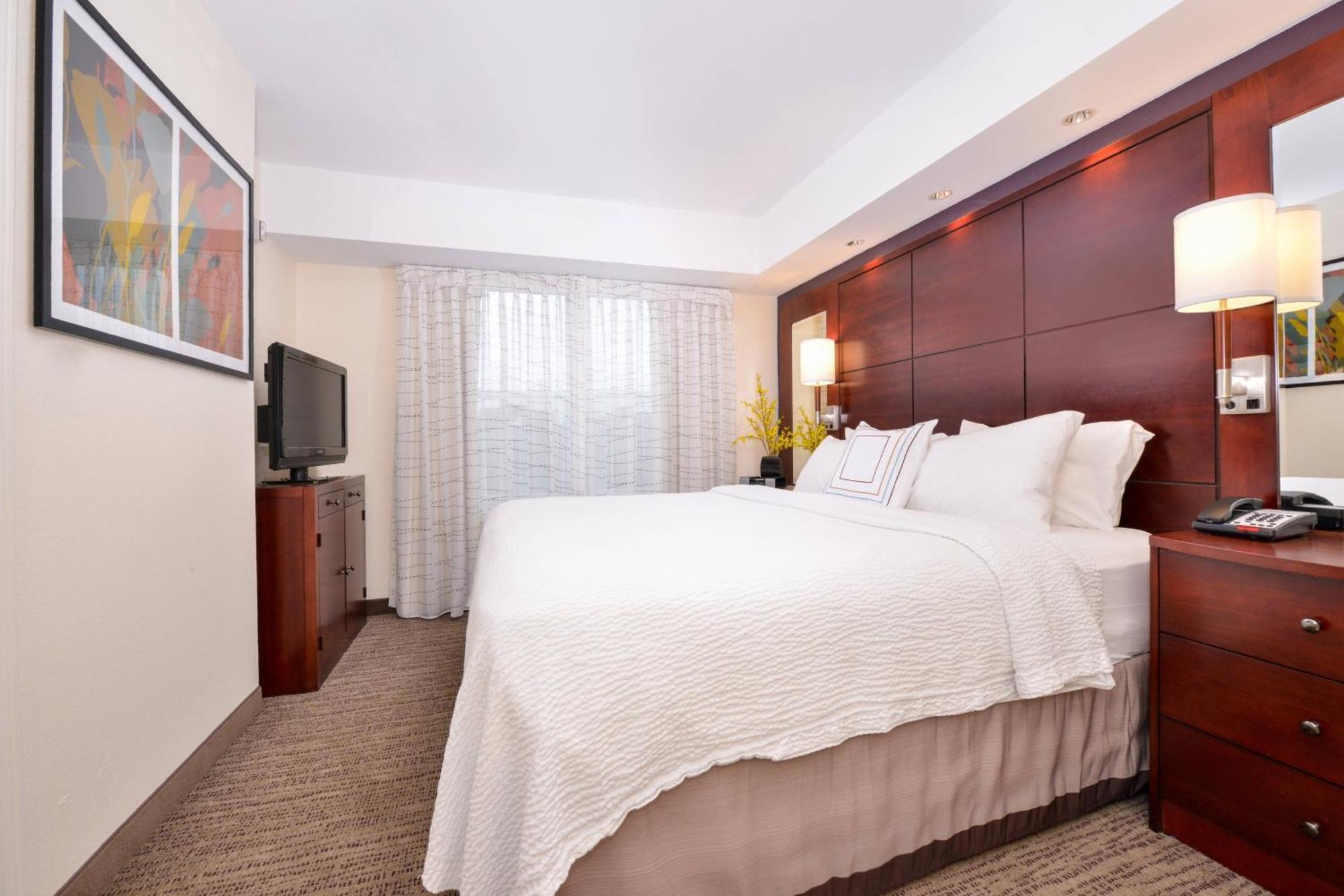 Hotel By Marriott