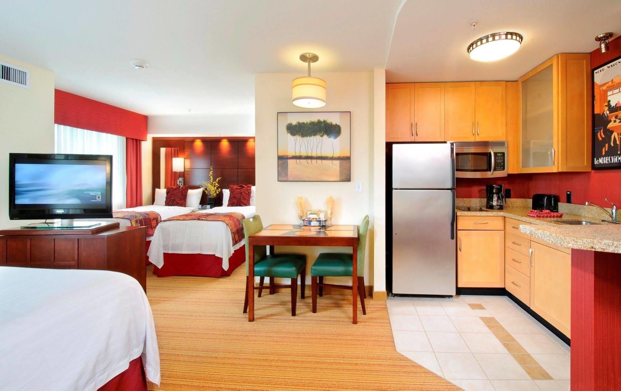Hotel By Marriott
